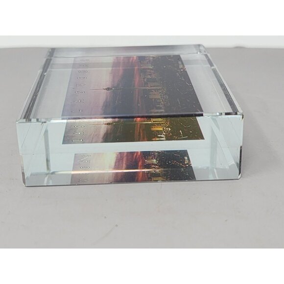 Vintage Las Vegas Skyline Acrylic Paperweight With Stunning Cityscape‎ Design - Picture 3 of 9